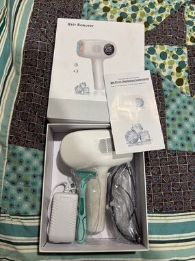 Hair Remover Device in White and Mint
